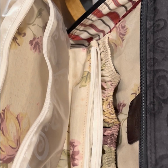 Brighton travel makeup case/bag. Brown leather and man made material. - Picture 8 of 16
